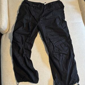 H&M Divided Women’s Parachute with elastic and adjustable waistband.